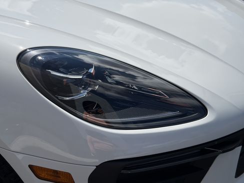 Certified 2026 Porsche Macan AWD/4WD image 13