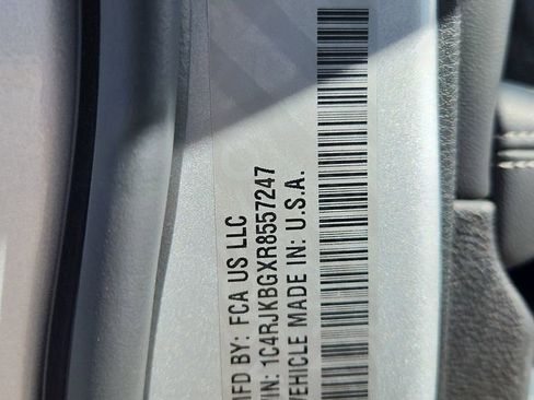 Certified 2024 Jeep Grand Cherokee L Limited w/ Luxury Tech Group II image 18