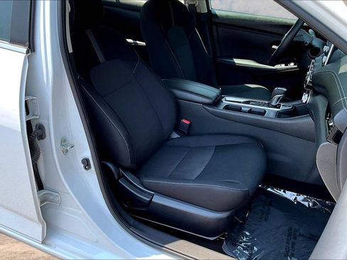 Used 2024 Nissan Sentra SV FWD image 31