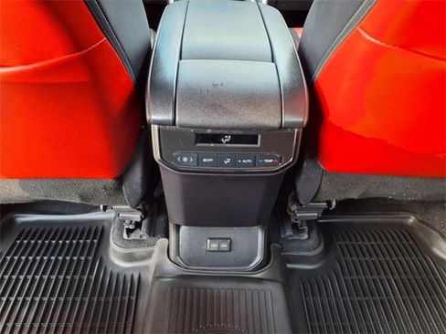 Used 2022 Toyota Highlander XSE image 12