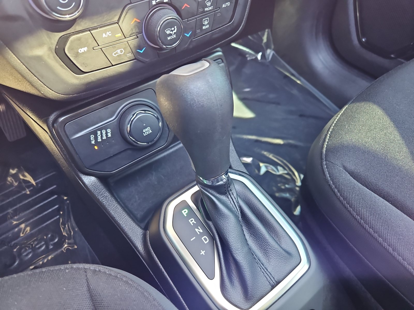 Used 2023 Jeep Renegade Altitude w/ Sun/Sound Group AWD/4WD image 22