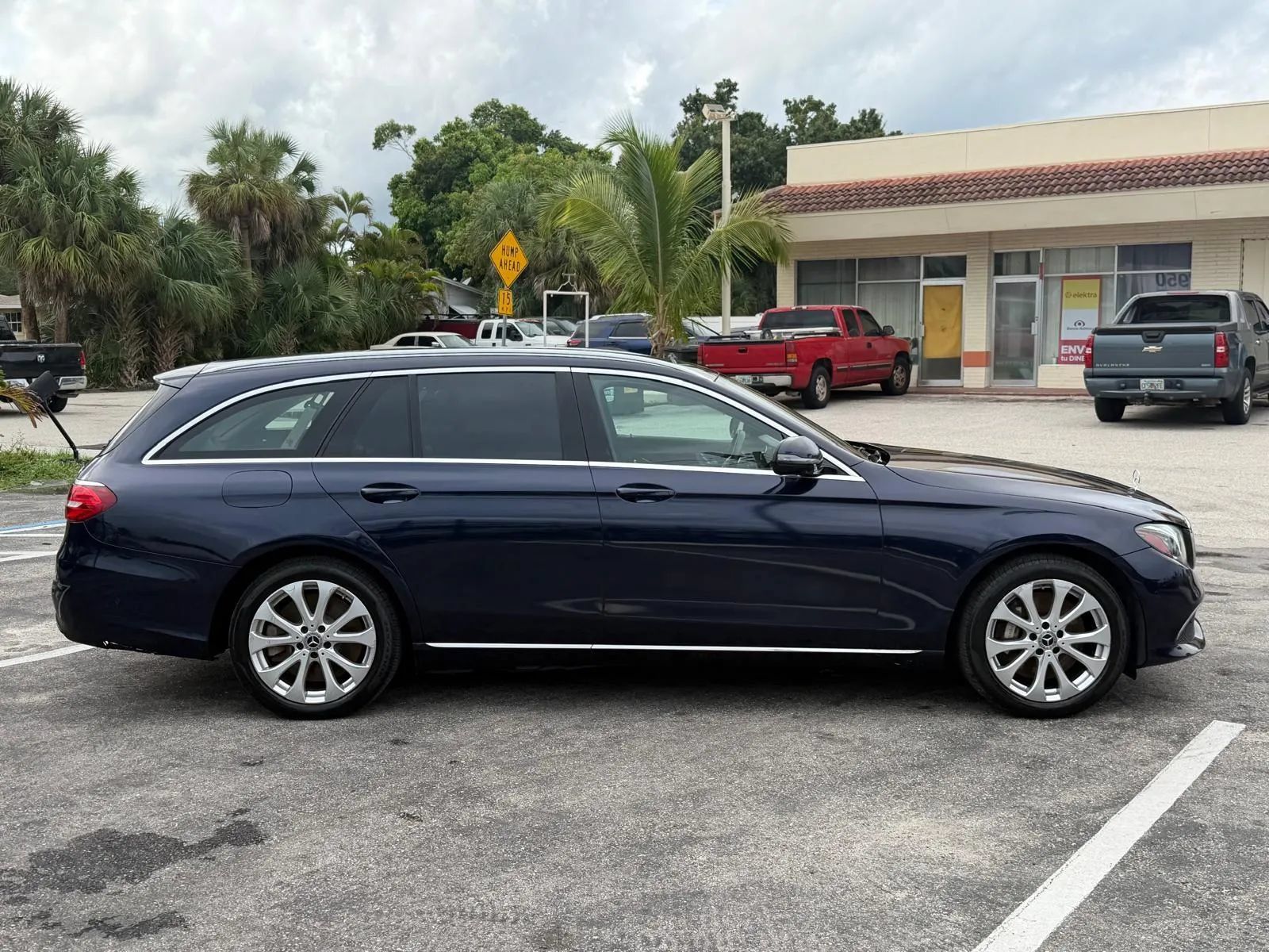 Used 2019 Mercedes-Benz E 450 4MATIC Wagon image 4