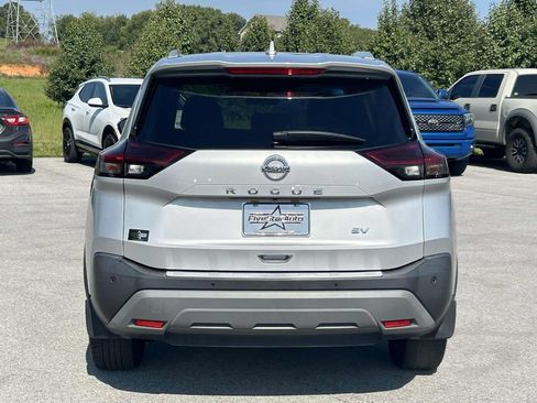Used 2021 Nissan Rogue SV w/ Premium Package FWD image 6