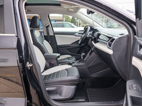 Certified 2025 Volkswagen Taos SEL image 29