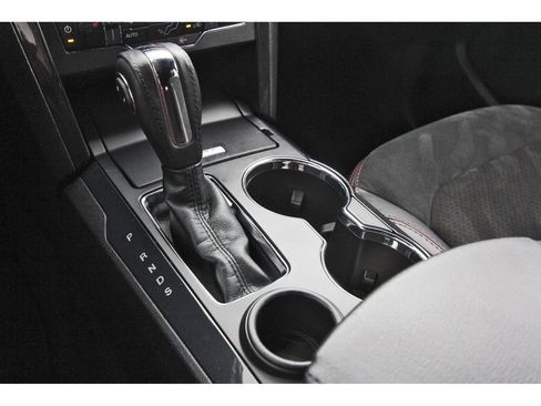 Used 2018 Ford Explorer XLT w/ Equipment Group 202A FWD image 29
