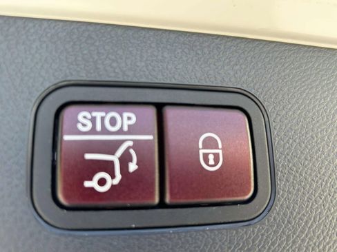 Used 2017 Mercedes-Benz GLC 300 4MATIC image 10