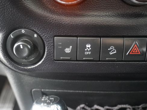 Used 2016 Jeep Wrangler Unlimited Sahara w/ Connectivity Group AWD/4WD image 23