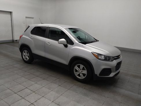 Used 2022 Chevrolet Trax LS w/ Tint and Cruise Package FWD image 11