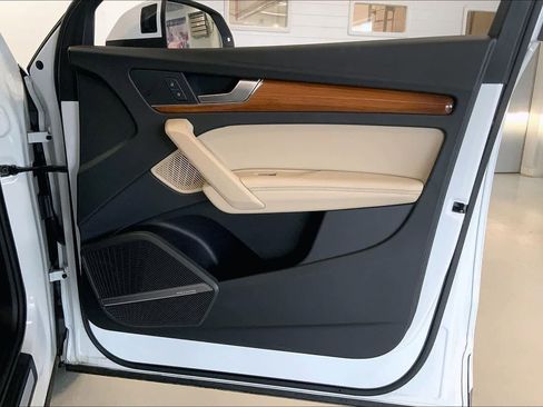 Used 2023 Audi Q5 2.0T Premium Plus image 24