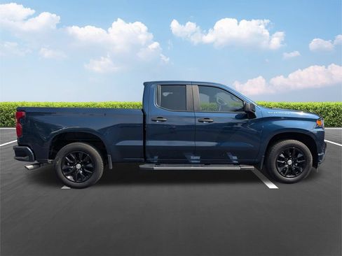 Used 2020 Chevrolet Silverado 1500 Custom w/ Custom Value Package RWD image 3