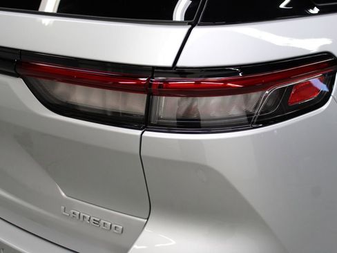 New 2025 Jeep Grand Cherokee Laredo X w/ Luxury Tech Group I image 38