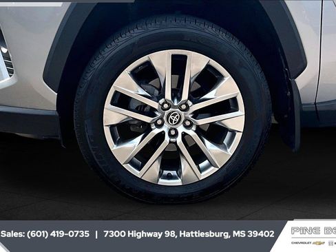 Used 2021 Toyota RAV4 Limited FWD image 7