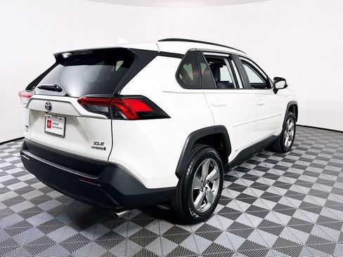 Used 2021 Toyota RAV4 XLE Premium image 23