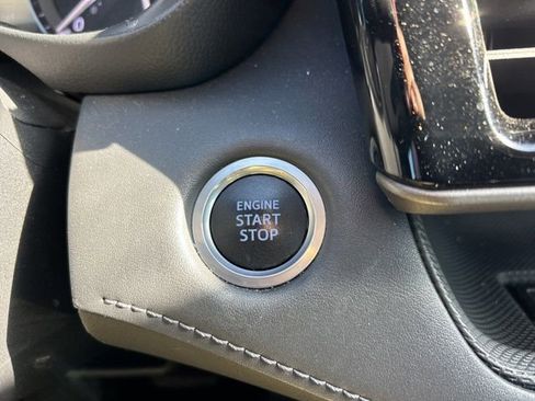 Used 2021 Toyota Highlander Limited image 19