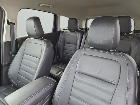 Used 2019 Ford Escape Titanium image 10