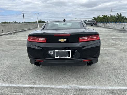 Used 2018 Chevrolet Camaro LT RWD image 31
