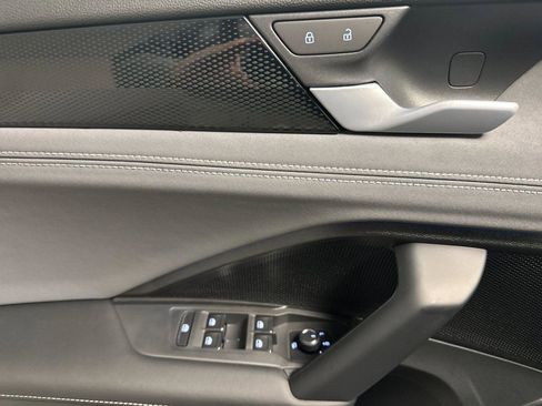 New 2026 Volkswagen Tiguan SE R-Line image 10