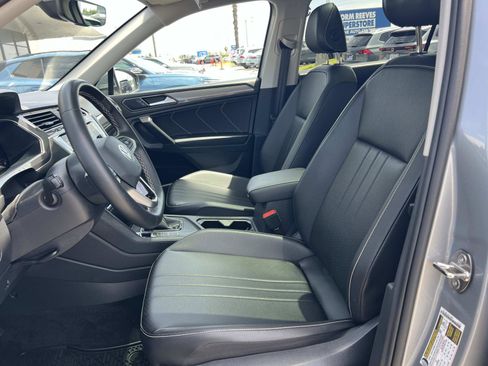 Certified 2023 Volkswagen Tiguan SE w/ Panoramic Sunroof Package FWD image 18