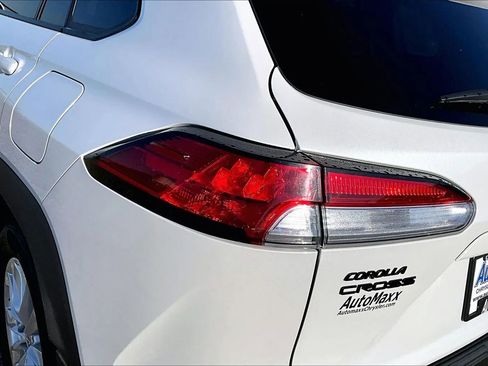Used 2022 Toyota Corolla Cross LE w/ Black Badges Package (TMS) AWD/4WD image 23