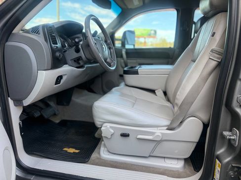 Used 2014 Chevrolet Silverado 2500 LT w/ Interior Plus Package image 11