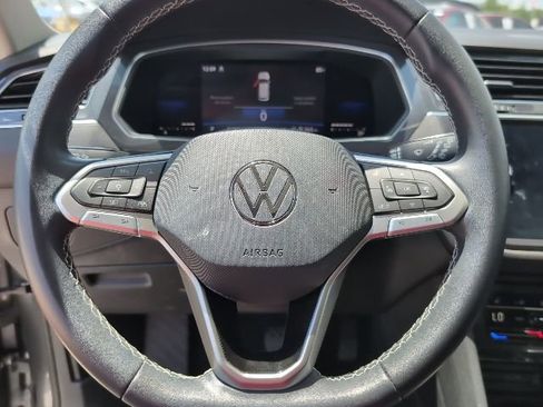 Used 2023 Volkswagen Tiguan SE image 11