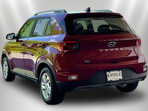 Used 2020 Hyundai Venue SEL FWD image 4