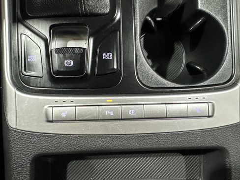 Used 2025 Kia Carnival FWD image 36