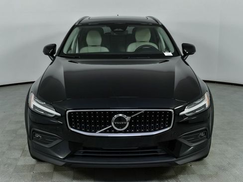 Certified 2024 Volvo V60 B5 Cross Country Plus image 37