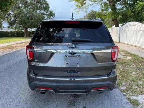 Used 2018 Ford Explorer XLT w/ Equipment Group 201A FWD image 7