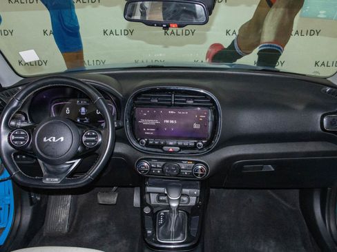 Used 2023 Kia Soul GT-Line FWD image 3