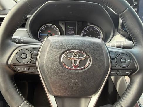 Used 2022 Toyota Venza LE AWD/4WD image 9