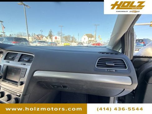 Used 2016 Volkswagen Golf Limited Edition image 30