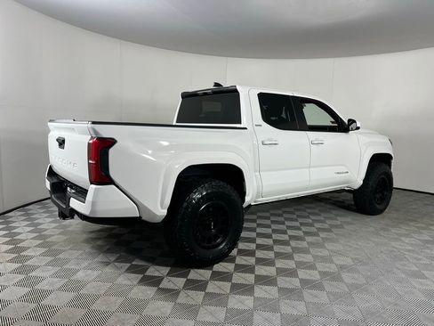 Used 2025 Toyota Tacoma SR5 image 5