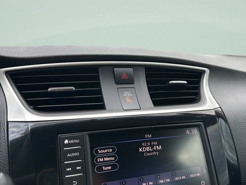 Used 2019 Nissan Sentra SV FWD image 17