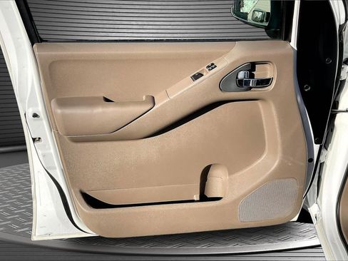 Used 2008 Nissan Frontier SE w/ SE Value Truck Pkg image 18