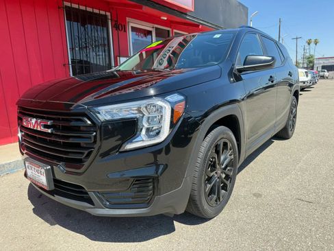 Used 2022 GMC Terrain SLE w/ Driver Convenience Package AWD/4WD image 3