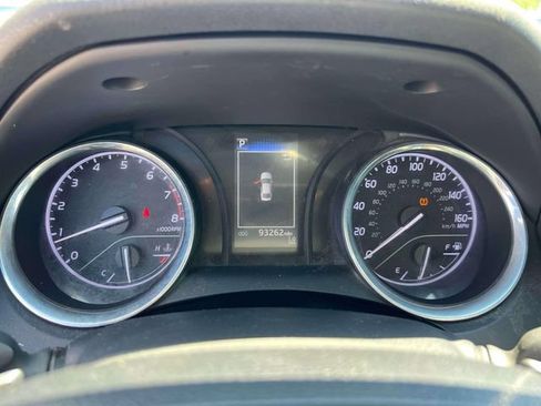 Used 2019 Toyota Camry SE FWD image 31
