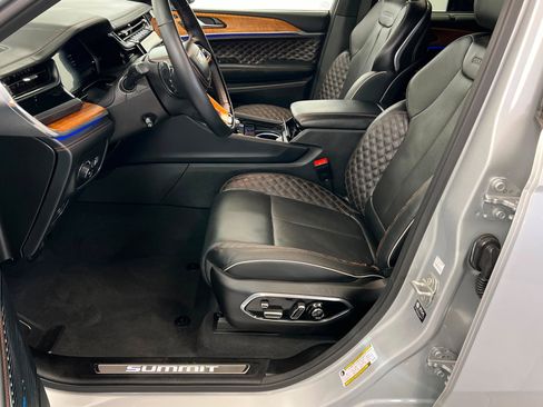 Used 2024 Jeep Grand Cherokee Summit image 17