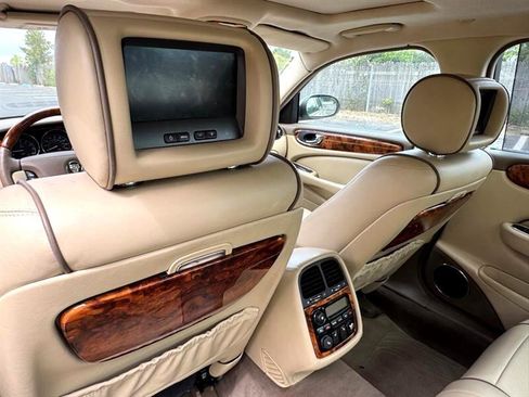 Used 2005 Jaguar XJ8 L image 17