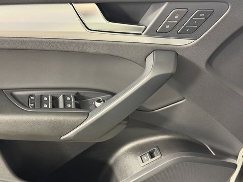 Certified 2025 Audi Q5 2.0T Premium w/ Convenience Plus Package image 13