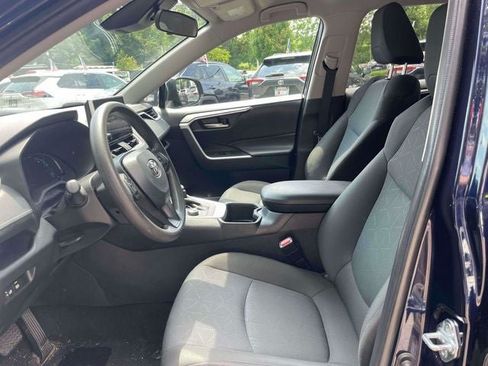 Used 2025 Toyota RAV4 XLE AWD/4WD image 17