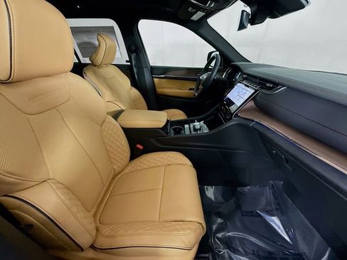 New 2025 Jeep Grand Cherokee Summit w/ Obsidian Package image 28