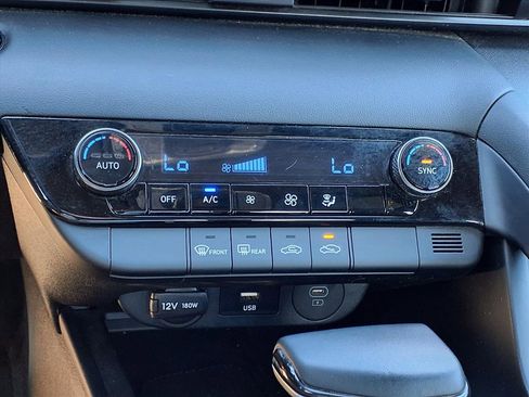 Used 2025 Hyundai Elantra Sport image 17