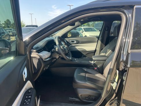 Used 2023 Jeep Compass Latitude AWD/4WD image 22