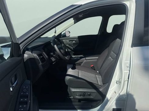Certified 2025 Nissan Rogue SV AWD/4WD image 11