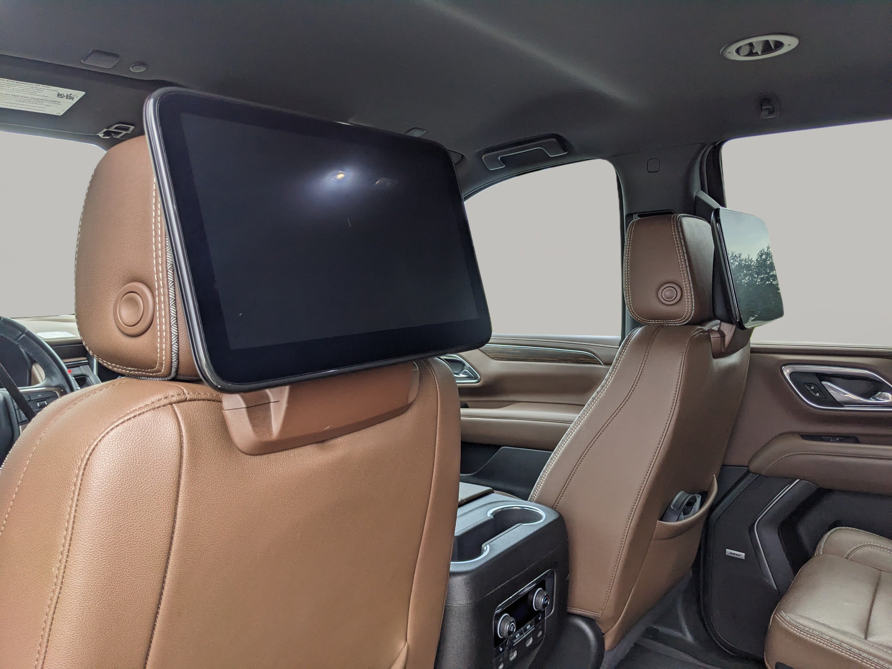 Used 2024 Chevrolet Tahoe High Country w/ Advanced Technology Package RWD image 17