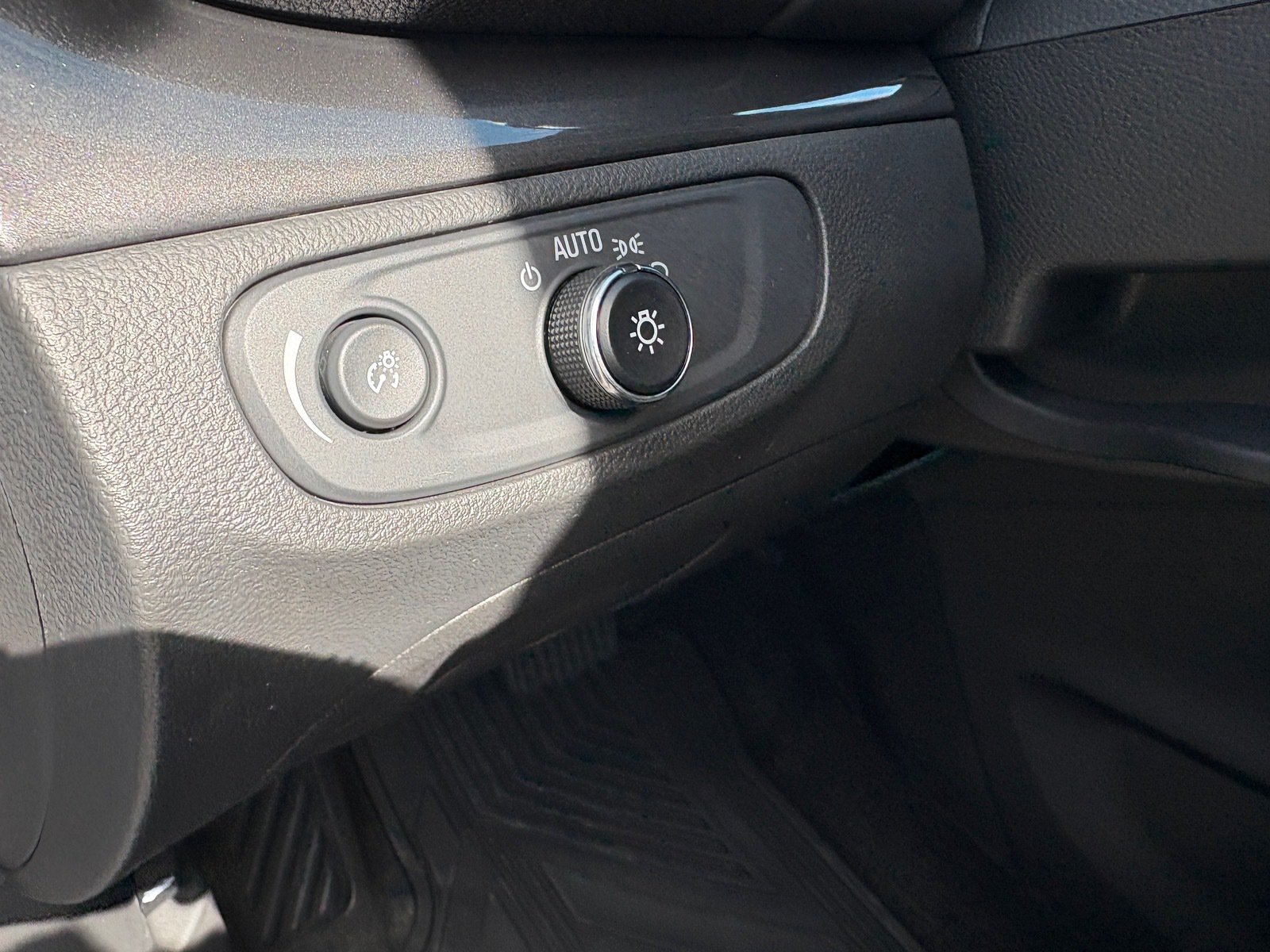 Used 2020 Buick Encore Preferred w/ Safety Package FWD image 18