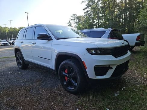 Used 2025 Jeep Grand Cherokee Limited w/ Black Appearance Package RWD image 5