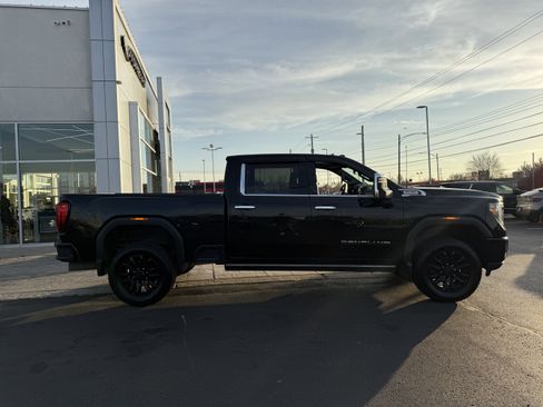 Used 2021 GMC Sierra 2500 Denali w/ Denali Black Diamond Edition image 7