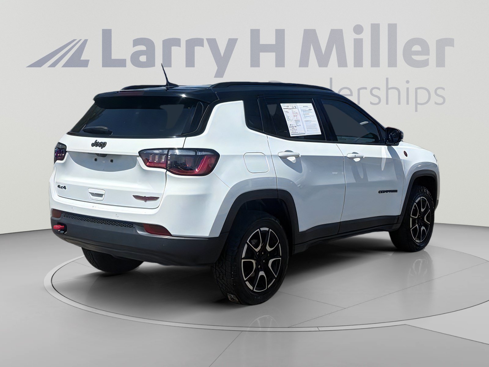 Certified 2024 Jeep Compass Trailhawk AWD/4WD image 6